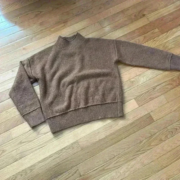 Universal thread mock turtleneck Size small - Picture 1 of 6